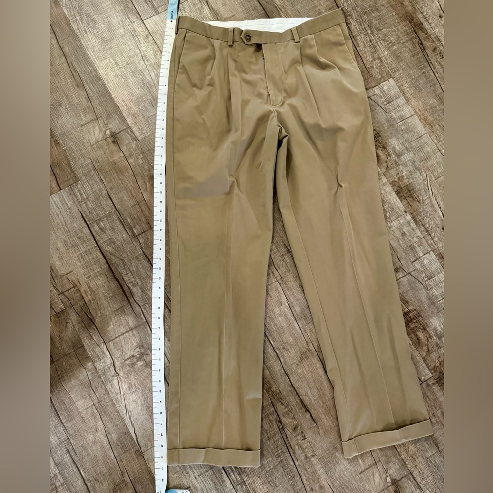 Men’s Roundtree & Yorke Khaki Dress Pants 38x34 Pleated Cuffed - Picture 7 of 8
